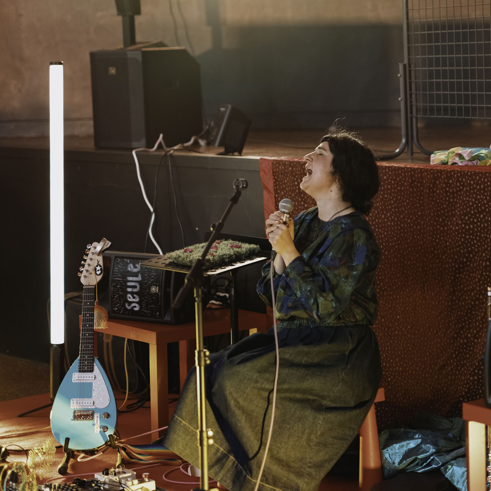 Mariane Berthault, known as Seule Tourbe, is a multi-instrumentalist and solo artist from Hauts-de-France, whose dreamy musical universe fuses baroque, punk, grunge, and new age influences. - Image 2
